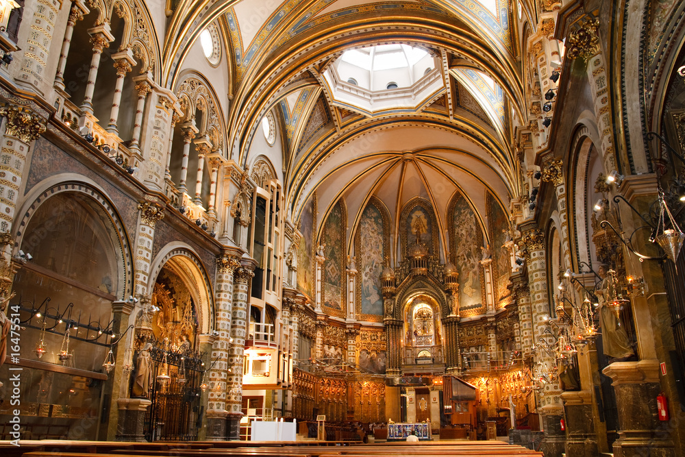 Fototapeta premium Bazylika w klasztorze Montserrat koło Barcelony, Katalonia,