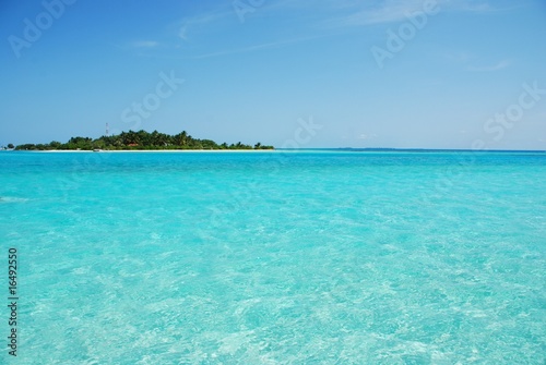 Maldives Island with gorgeous turquoise water © Luis Santos