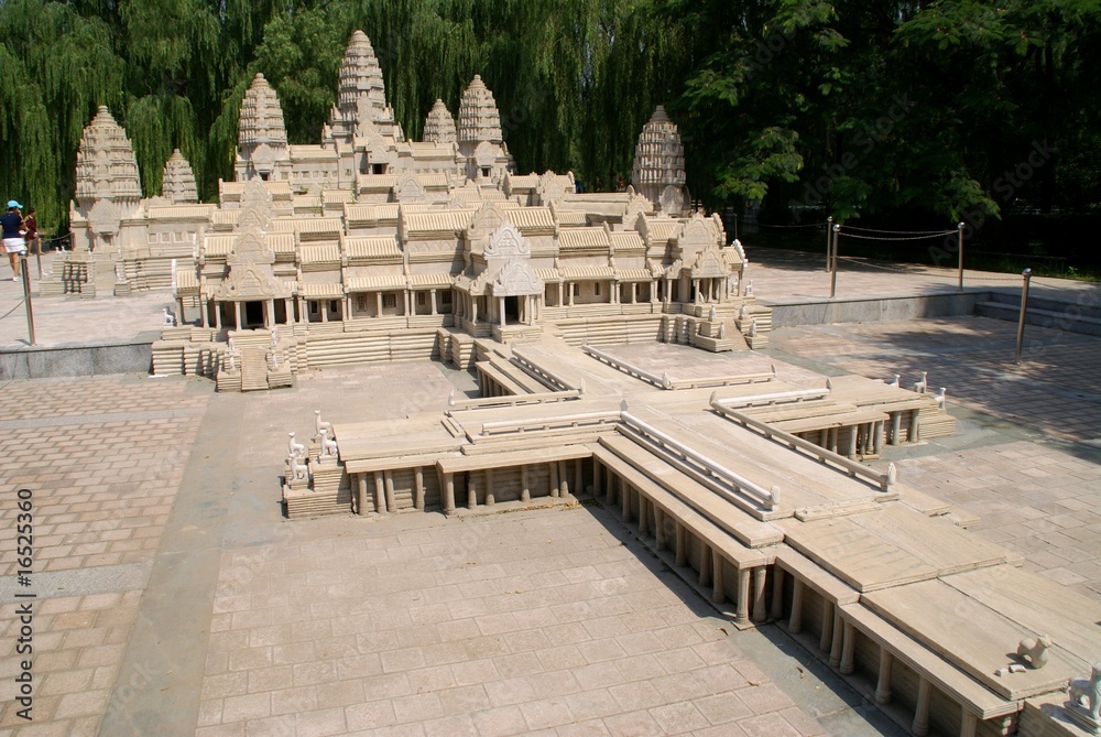 Obraz premium The reduced temple of Мija in the Peking park of the world