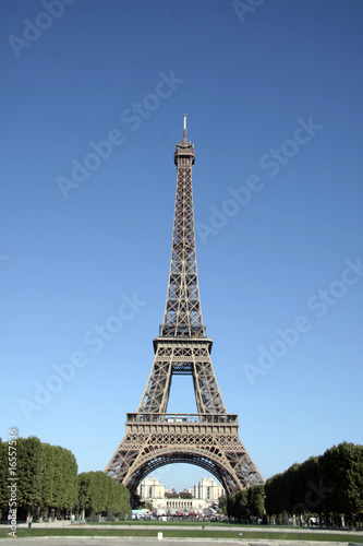 Paris, Eiffel Tower © fanfan