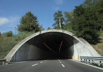 Fotobehang Tunnel Verlaten tunnel met gele verlichting  © olly