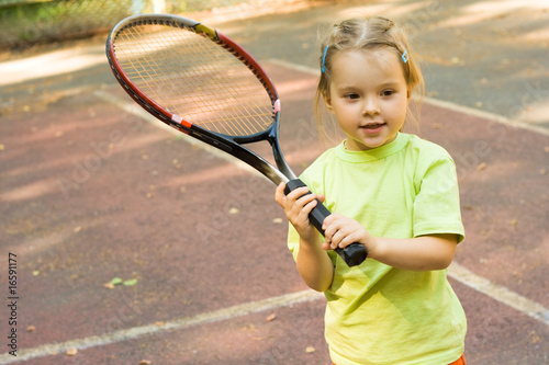 Girl with racket © pressmaster