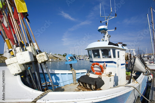 france  charente maritime  oléron  st denis  port : chalutier © JONATHAN