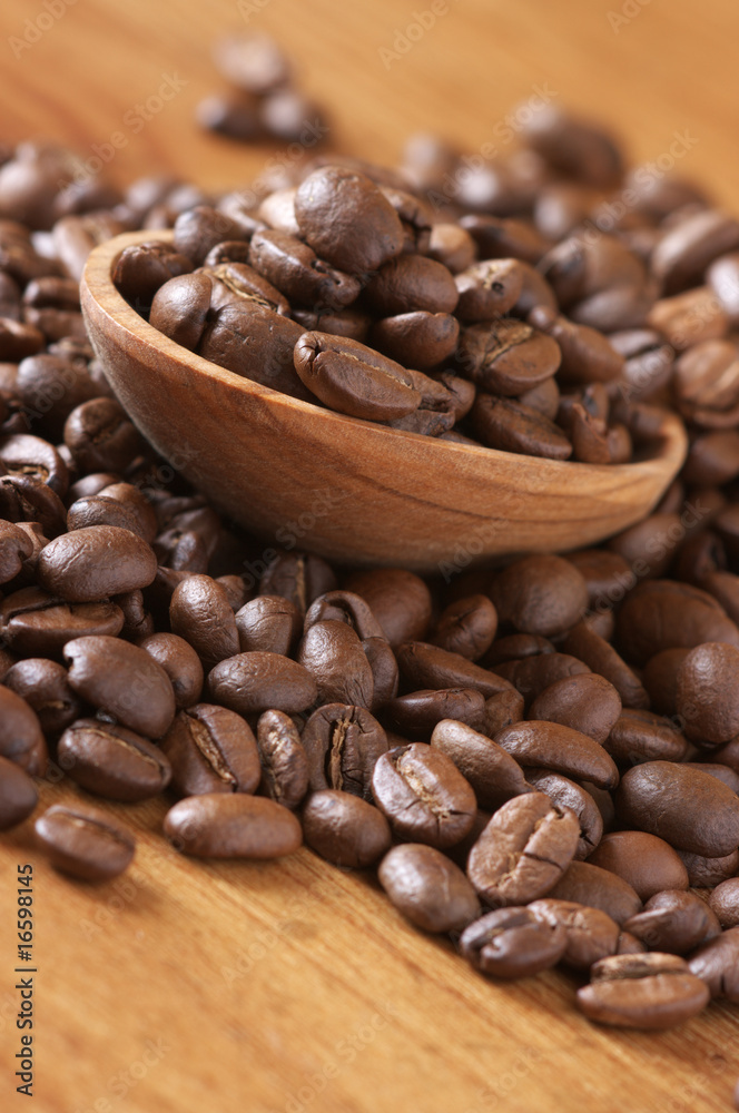 Fototapeta premium Coffee beans and spoon