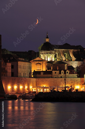 Dubrovnik bei Nacht mit Mond (moon, night)