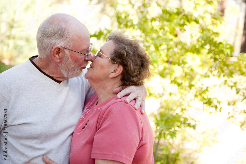 Obraz premium Loving Senior Couple Outdoors