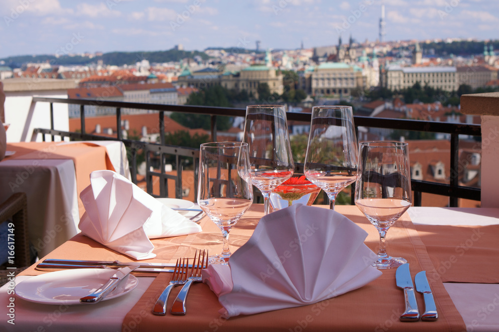 Obraz premium vista panoramica di Praga da ristorante