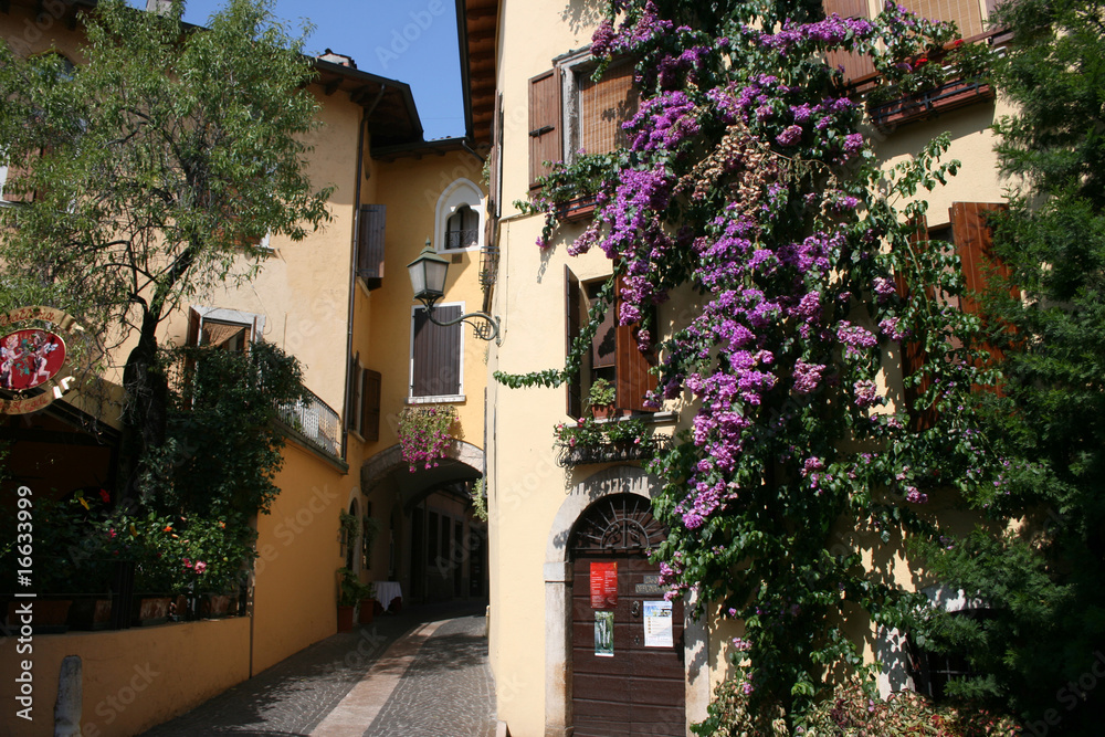 Naklejka premium Gardone Riviera 2