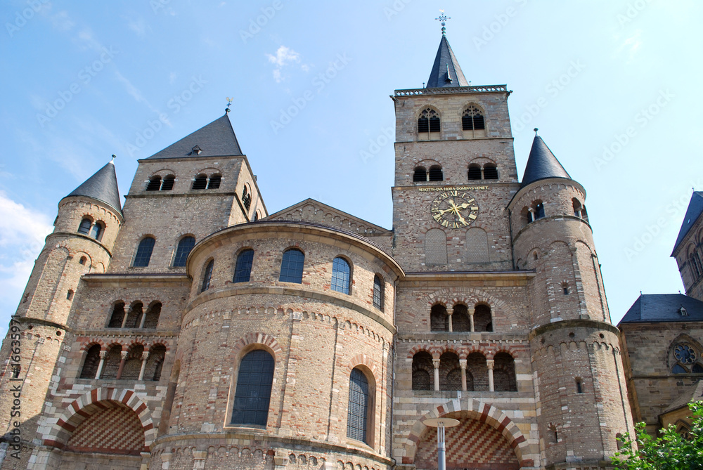 Fototapeta premium La cathédrale Saint-Pierre à Trèves