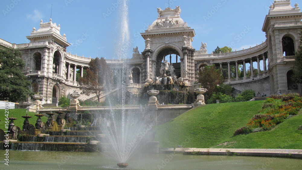 palais et fontaine