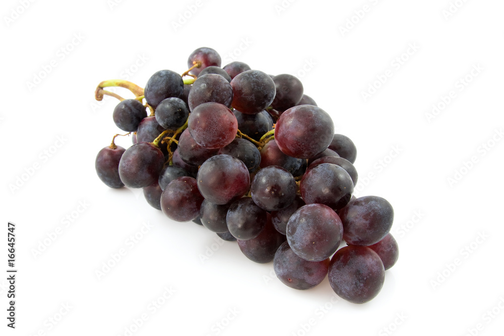 Fototapeta premium Cluster of fresh blue grapes over white background