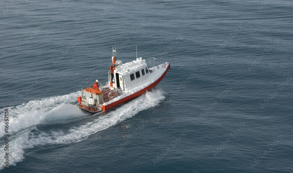 Fototapeta premium speed boat in sea