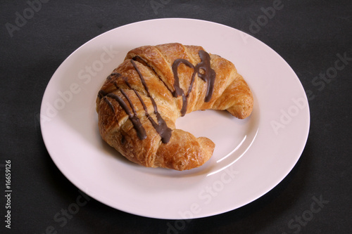 Croissant mit Schokolade photo