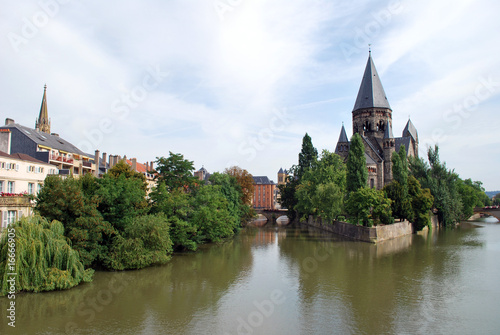 Moselle et Temple Neuf de Metz