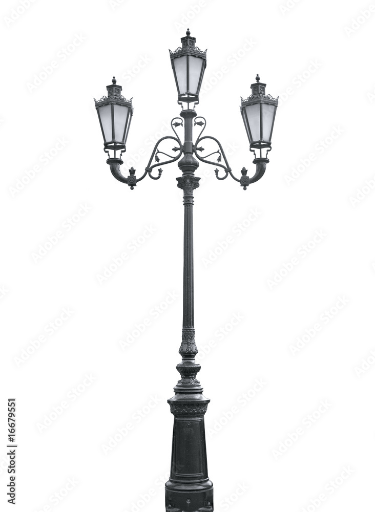 Triple lamppost