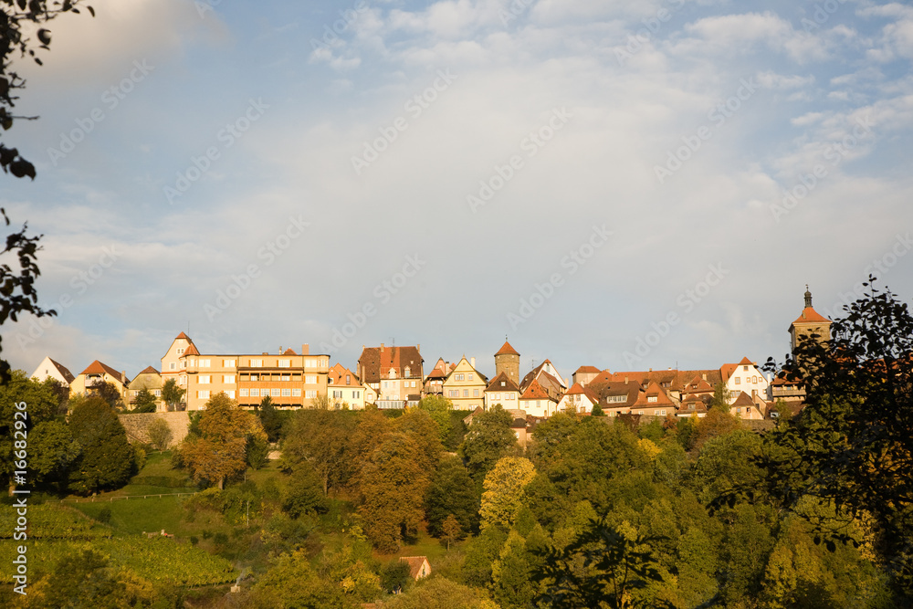 Blick auf Rothenburg ob der Tauber vom Taubertal aus