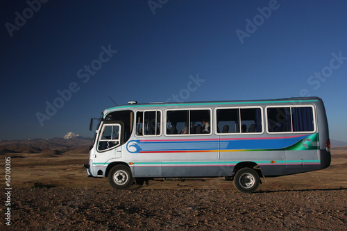 Bus sur l'Atiplano et Cordillière royale