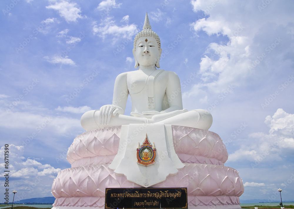 Fototapeta premium White Buddha image, Thailand
