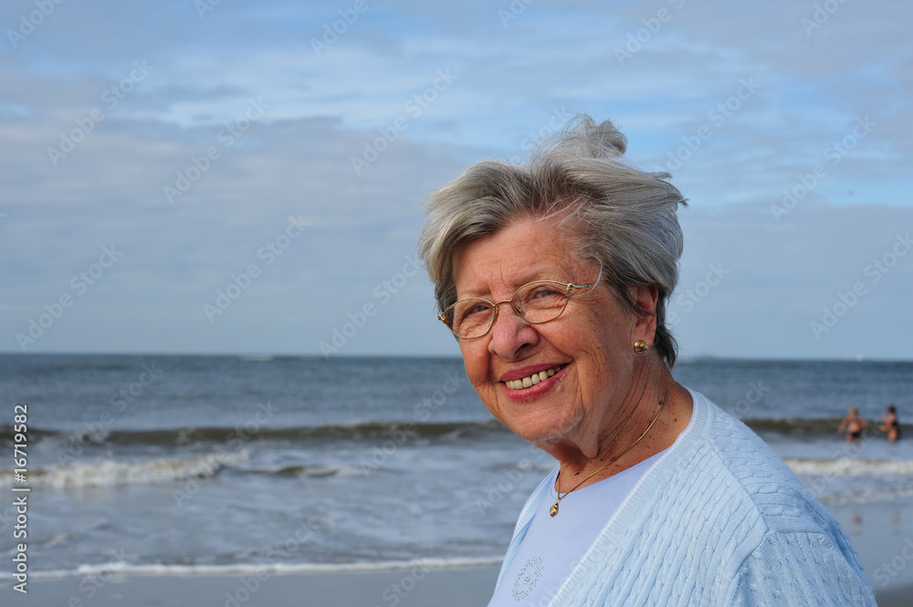 Seniorin am Strand XII Seniorin am Strand XII