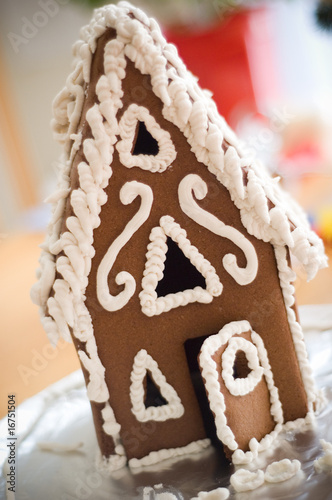 gingerbread house decorating