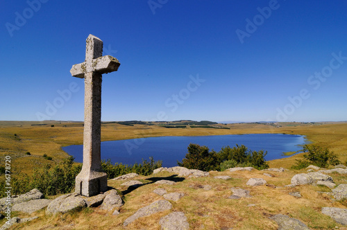 Le lac de saint andéol dans l'aubrac