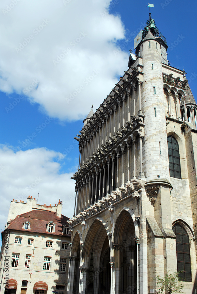 Fototapeta premium Clocher près de la cathérale de Dijon