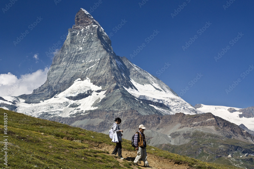 Wanderer beim Matterhorn in der Schweiz