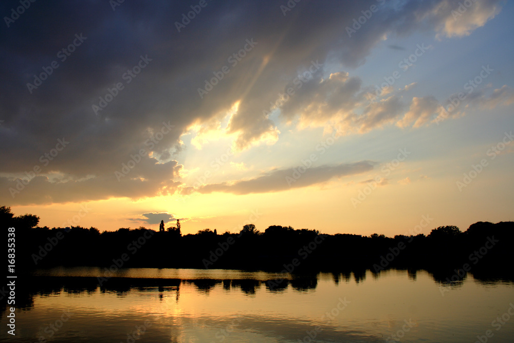 Obraz premium Sunset on the lake