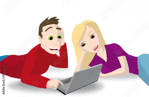couple devant laptop fond blanc