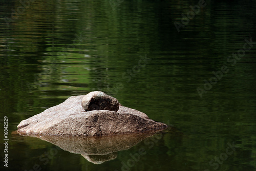 Stein auf Stein im See