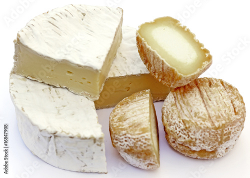 fromages de chèvre et camembert