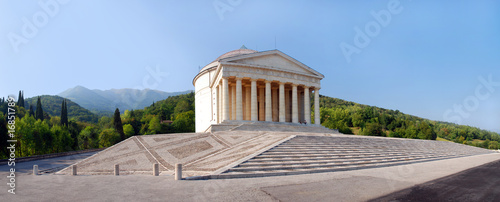 Possagno Tempio del Canova photo