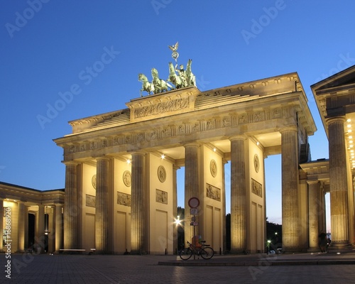 Brandenburger Tor - Berlin photo