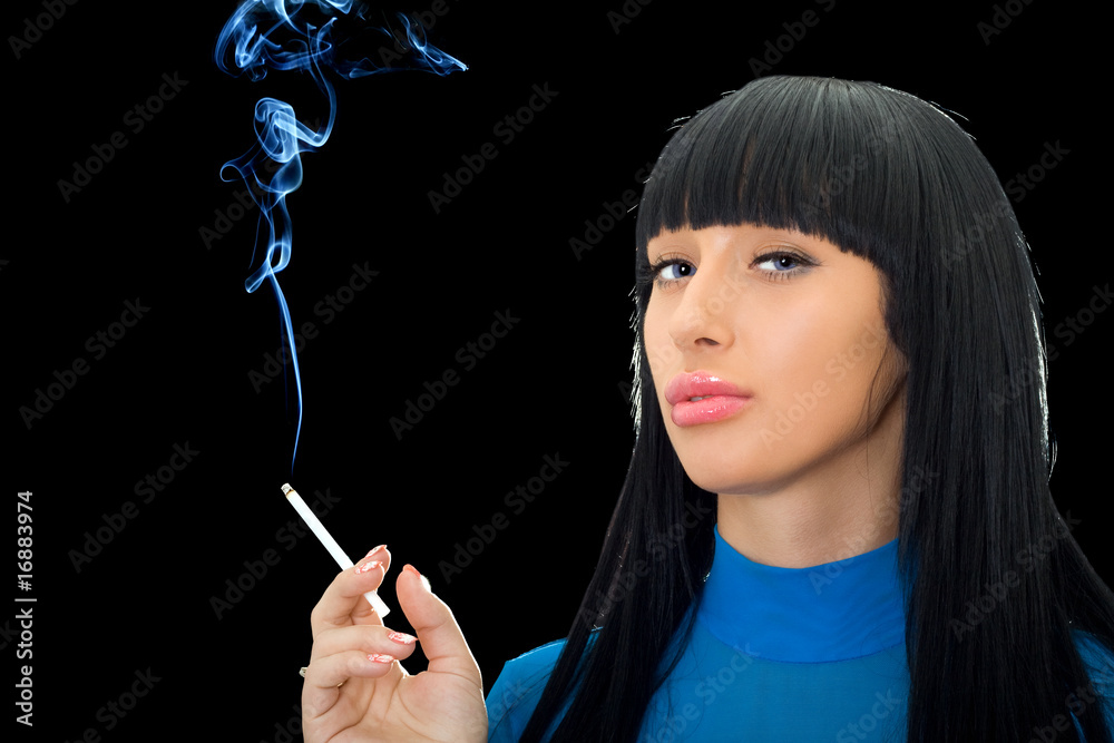 Obraz premium Portrait of the young woman with a cigarette