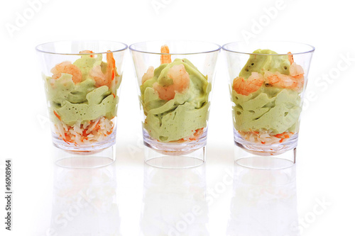 Espuma d'avocat aux crevettes et crabe