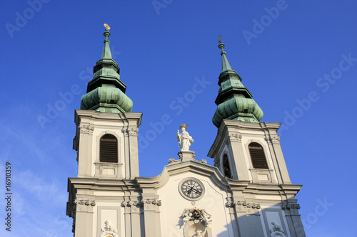 Kirchturm mit Figur