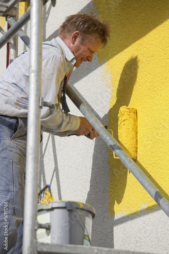 painter with roller working