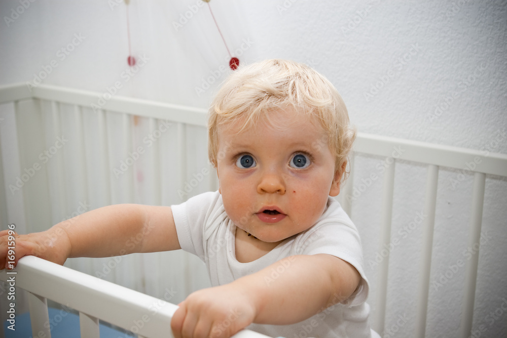 Bebe Blond Aux Yeux Bleus Stock Photo Adobe Stock