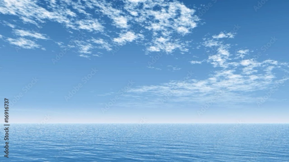 Weiter Ozean mit Wolkenhimmel
