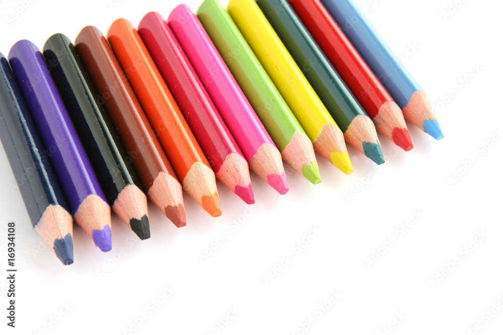 Crayons de couleur sur fond blanc Crayons de couleur sur fond blanc