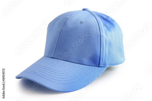 Casquette bleue sur fond blanc