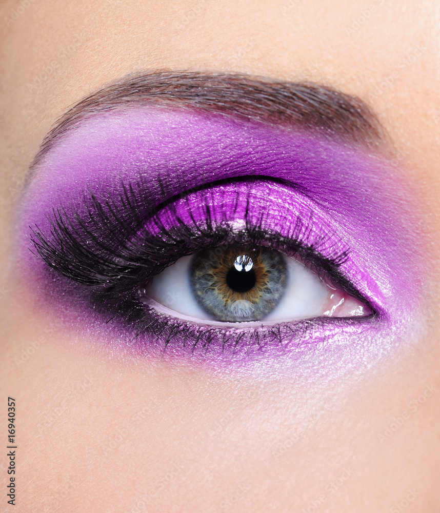 Fototapeta premium Purple make-up of woman eye