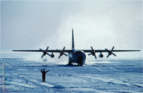 directing c-130 into Siple Station
