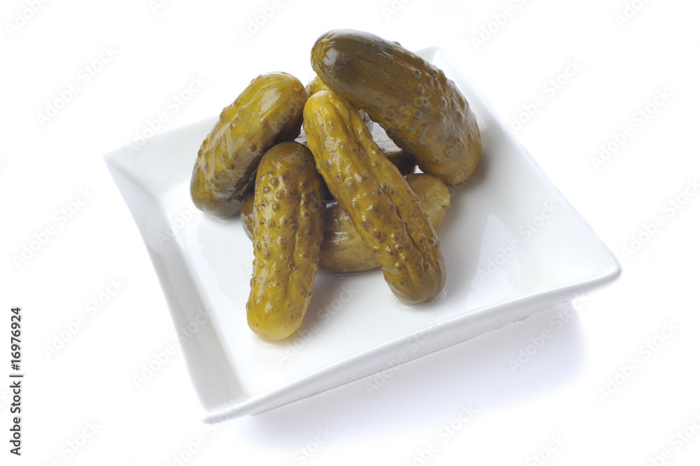 Fototapeta premium pickles on plate isolated on white