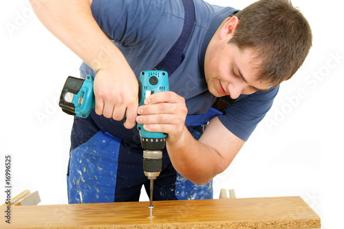 Handwerker beim verschrauben photo