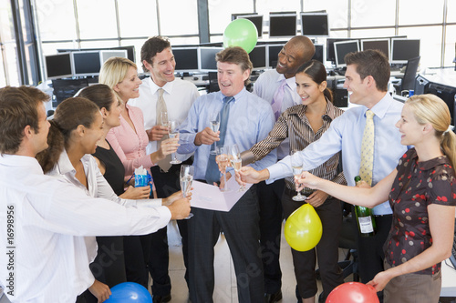 Canvas Print Stock Traders Celebrating In The Office