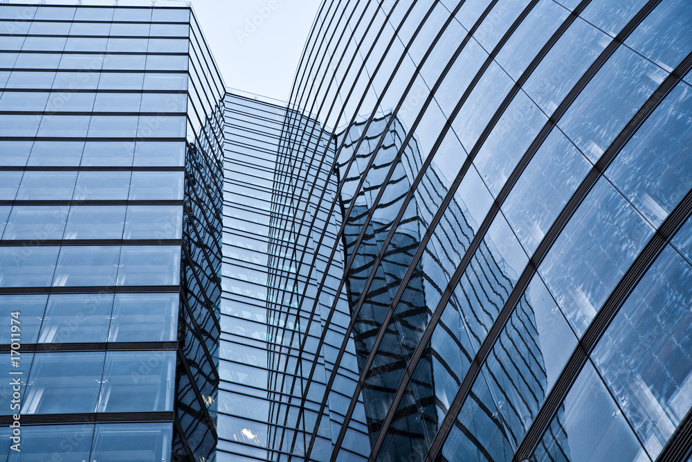 Obraz premium Glasfassade des Uniqa Towers in Wien