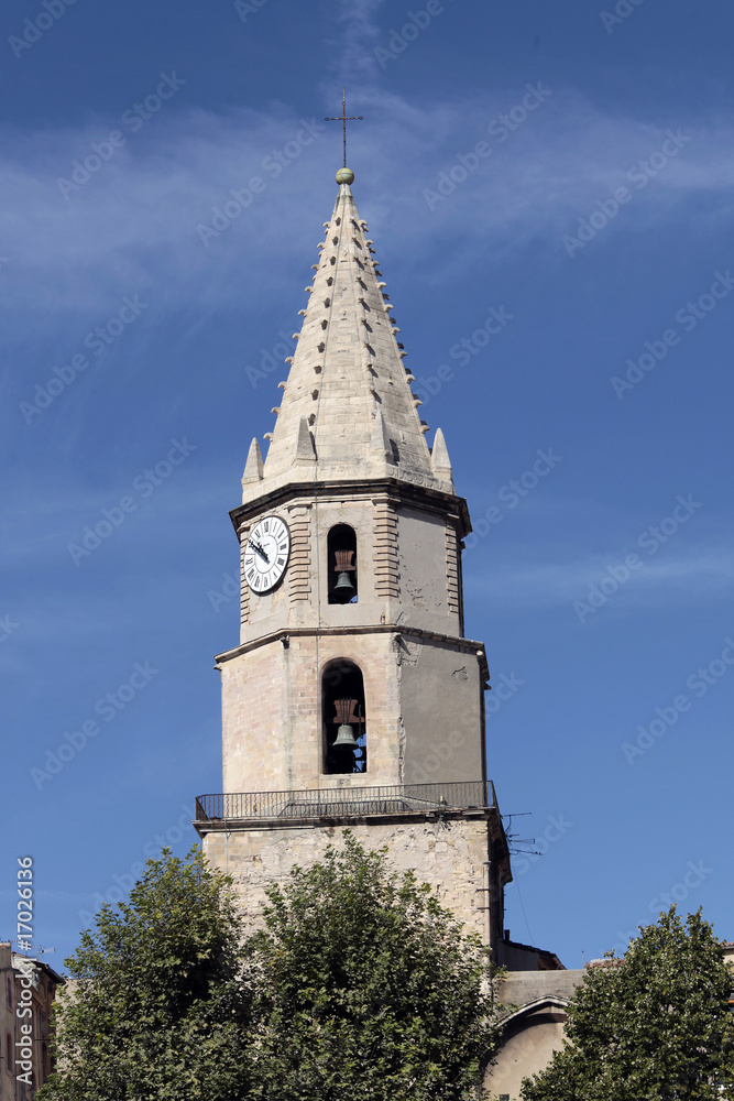 Gros plan sur le clôcher de l'église des Accoules - Marseille