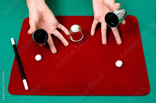 Juego de manos, trilero