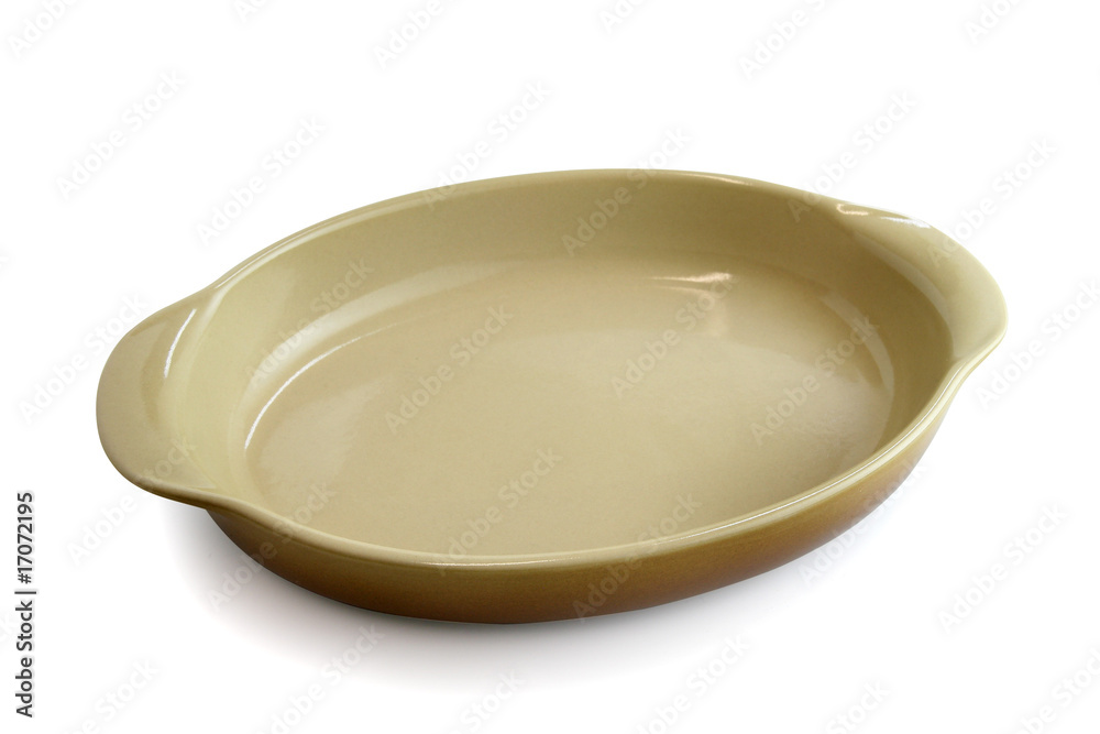Plat à four sur fond blanc Plat à four sur fond blanc